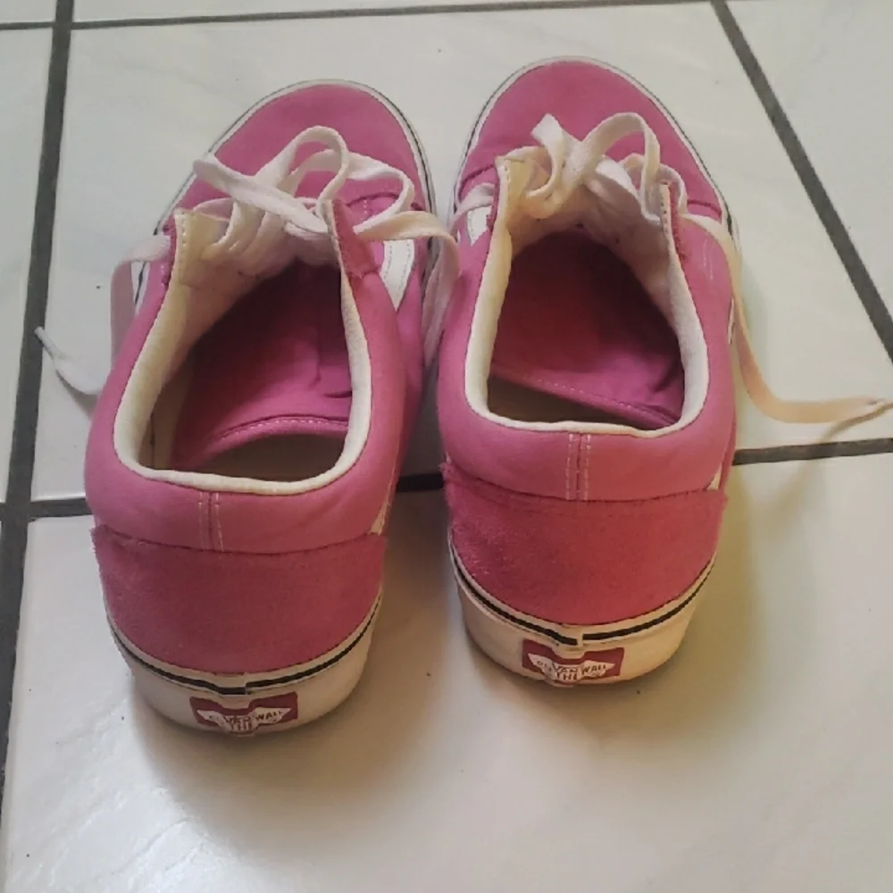 Vintage like new "Vans" Pink old skool low skate sneakers with white stripe - Picture 3 of 8